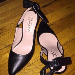 Nanette Lepore bow heels!